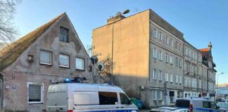 Zielona Góra. Pijana kierująca mercedesem zasnęła w aucie. Obudziła się kiedy wybijano szybę