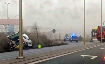 Zielona Góra. Zderzenie autobusu MZK z citroenem. Na miejscu służby ratunkowe (ZDJĘCIA)
