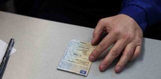 Dwaj diagności za łapówki podbijali przeglądy złomów