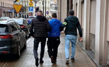 „Łowcy głów” zatrzymali 38-latka poszukiwanego za 43 przestępstwa