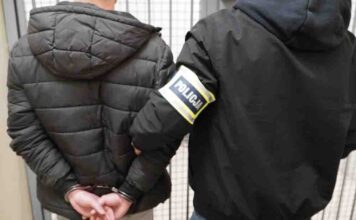 Znęcał się nad kotem relacjonując to na żywo. Policja ustala czy kot przeżył