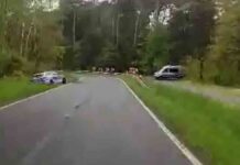 Zielona Góra. Dwie kolizje radiowozów policji. Jeden wypadł z drogi, drugi uderzył w samochód (FILM CZYTELNIKA)