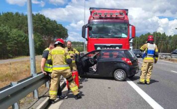 Poważna kolizja na trasie S3 w kierunku Zielonej Góry. Kierująca hyundaiem wpadła pod ciężarówkę