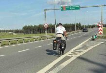 Zielona Góra. Rowerzysta wjeżdża na trasę S3 w kierunku Sulechowa (ZDJĘCIE CZYTELNIKA)