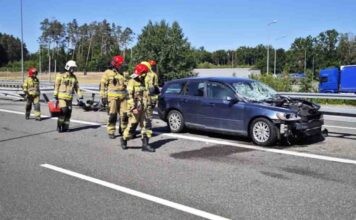 Kraksa na S3 koło Gorzowa. Volvo uderzyło w tył naczepy ciężarówki