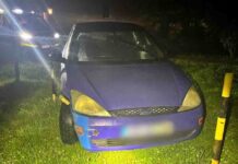 14-latek zabrał samochód rodziców i markerem przerobił tablice. Jechał bez świateł, bo nie wiedział jak je włączyć