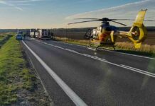 Tragiczny wypadek, nie żyją dwie osoby, jedna walczy o życie. Kia zderzyła się z ciężarówką