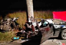 Tragedia na drodze. Nie żyje 18-latek, który BMW roztrzaskał się o drzewo