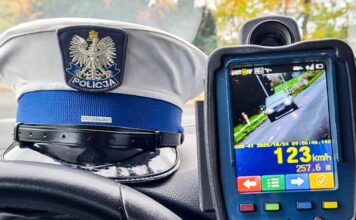 Pędził jak szalony i teraz przesiada się do autobusu
