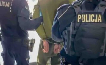 Bandycki atak kiboli na kibica innej drużyny na S3. Pobili go i zerwali koszulkę