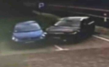 Pijany pojechał na zakupy do sklepu. Na parking wjechał przez rów, uderzył w słupek i samochód (FILM)