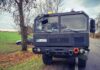 Wypadek. Kierująca BMW uderzyła w wojskową ciężarówkę