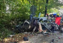 Koszmarny wypadek. Audi rozerwane na kawałki, 27-latek zginął na miejscu (ZDJĘCIA)