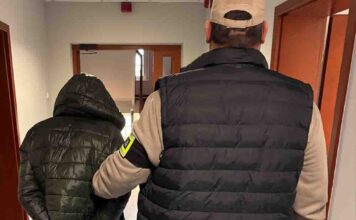 Sulechów. Biegał po boku z nożem w ręku