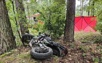 Śmiertelny wypadek motocyklisty. Uderzył w drzewo