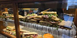 Zielona Góra. Chrupiąca bułka z pesto bazyliowym z pizzerii Roma to smak zupełny. Musicie spróbować