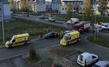 Zielona Góra. Zderzenie BMW i Renault, na miejscu służby ratunkowe (ZDJĘCIA CZYTELNIKA)