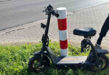 81-latka na hulajnodze elektrycznej z siedziskiem uderzyła w ciężarówkę. Nic się jej nie stało