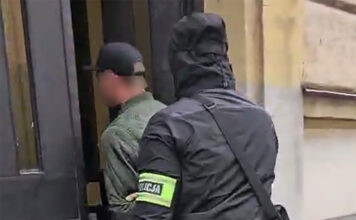 Ośmiu Austriaków okradło salon tatuażu