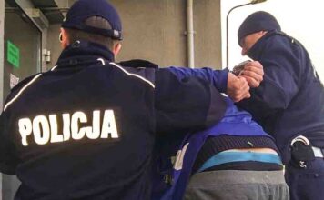 Atak nożownika na chodniku. Chciał zabić przypadkową osobę, zadał ciosy nożem w szyję