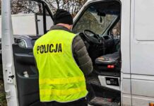 Pościg za 17-latkiem w Krośnie Odrzańskim. Skradziony bus, narkotyki i lewe tablice