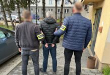 Włamywacze wpadli na gorącym uczynku. Powiedzieli, że przyszli do znajomej w odwiedziny