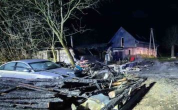 Nowy Tomyśl. Ciężki pożar, z gorąca pękały szyby. uratowane dwie osoby dorosłe i troje dzieci