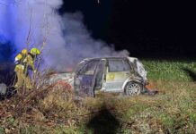 Pijany nastolatek dachował Volkswagenem. Samochód zapalił się