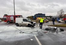 Wypadek. Zderzenie samochodu z motocyklem, który spłonął (ZDJĘCIA)