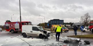 Wypadek. Zderzenie samochodu z motocyklem, który spłonął (ZDJĘCIA)