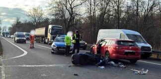 Wypadek na DK92 koło Kupienina. Zderzenie motocyklisty z osobówką