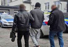 Szokujące. Kierujący kłócił się z pieszymi, po czym zawrócił i celowo potrącił ich na chodniku