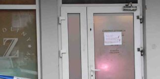 Zielona Góra. Sklep mięsny zamknięty i oklejony policyjną taśmą (ZDJĘCIE CZYTELNIKA)