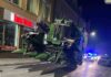 Policja wezwana do nietypowej interwencji. Kombajn utknął w centrum miasta