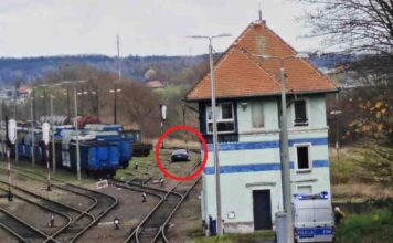 Kierujący Audi zasłabł i zjechał na torowisko (ZDJĘCIA)