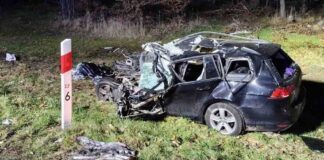 Śmiertelny wypadek na DK92. Volkswagen zmiażdżony po zderzeniu z ciężarówką (ZDJĘCIA)