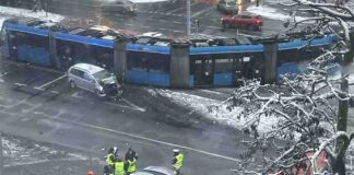 Porwali mężczyznę, wrzucili do bagażnika, uciekali policji. Doszło do wypadku, porwany nie żyje (FILM)