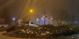 Zaparkował na rondzie, 19-latek pamięta tylko wystrzał poduszek powietrznych