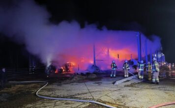 Pożar balotów słomy. Z dymem poszło 100 tys. zł (ZDJĘCIA)