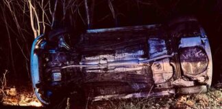 Na widok policyjnej kontroli zaczął uciekać. Rozbił samochód i przyznał, że jest pijany