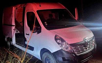 Jechał busem bez drzwi i stanie przed sądem. Ma poważne kłopoty