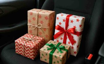 Zielona Góra. Zostawiła w otwartym samochodzie zapakowane prezenty. I złodziej skorzystał