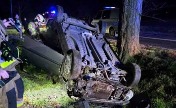 Groźne dachowanie. Kierująca może mówić o szczęściu