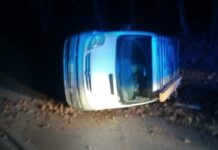 Przewrócił busa podczas jazdy. Był kompletnie pijany