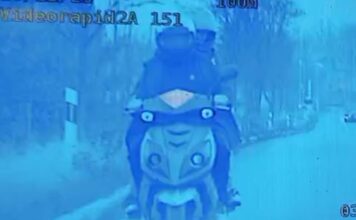 Jechali motorowerem, oboje byli pijani