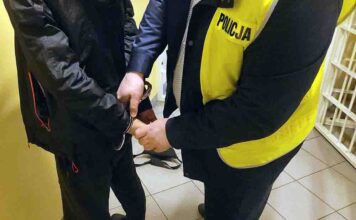 Sprawca kradzieży w markecie zatrzymany przez czujną kasjerkę i ochroniarza