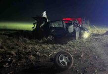 Oborniki. Śmiertelny wypadek, auto w kawałkach, nie żyje młody kierowca