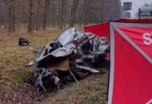 Śmiertelny wypadek. Volkswagen zmiażdżony po zderzeniu z cysterną przewożącą mleko (ZDJĘCIA)