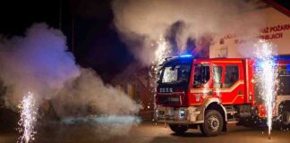 OSP Jarogniewice z nowym wozem strażackim za 1,2 mln zł