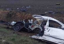 Szokujący wypadek. Samochód rozpadł się na dwie części, 18-latek ranny